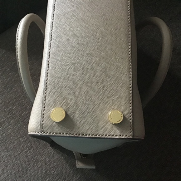 MICHAEL KORS | Selma Bag Taupe Leather - Picture 6 of 13